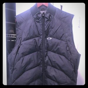 Oakley Mens XXL ICON Lightweight Down Vest Black